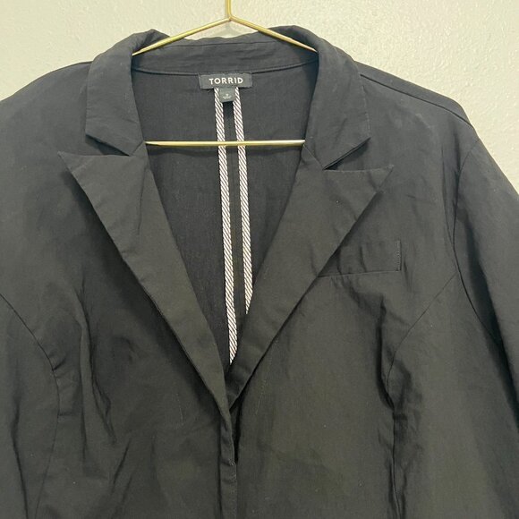 COPY - Torrid Black Ruched Sleeves Cut Away Fit Blazer Women’s Size 3 - Picture 5 of 7